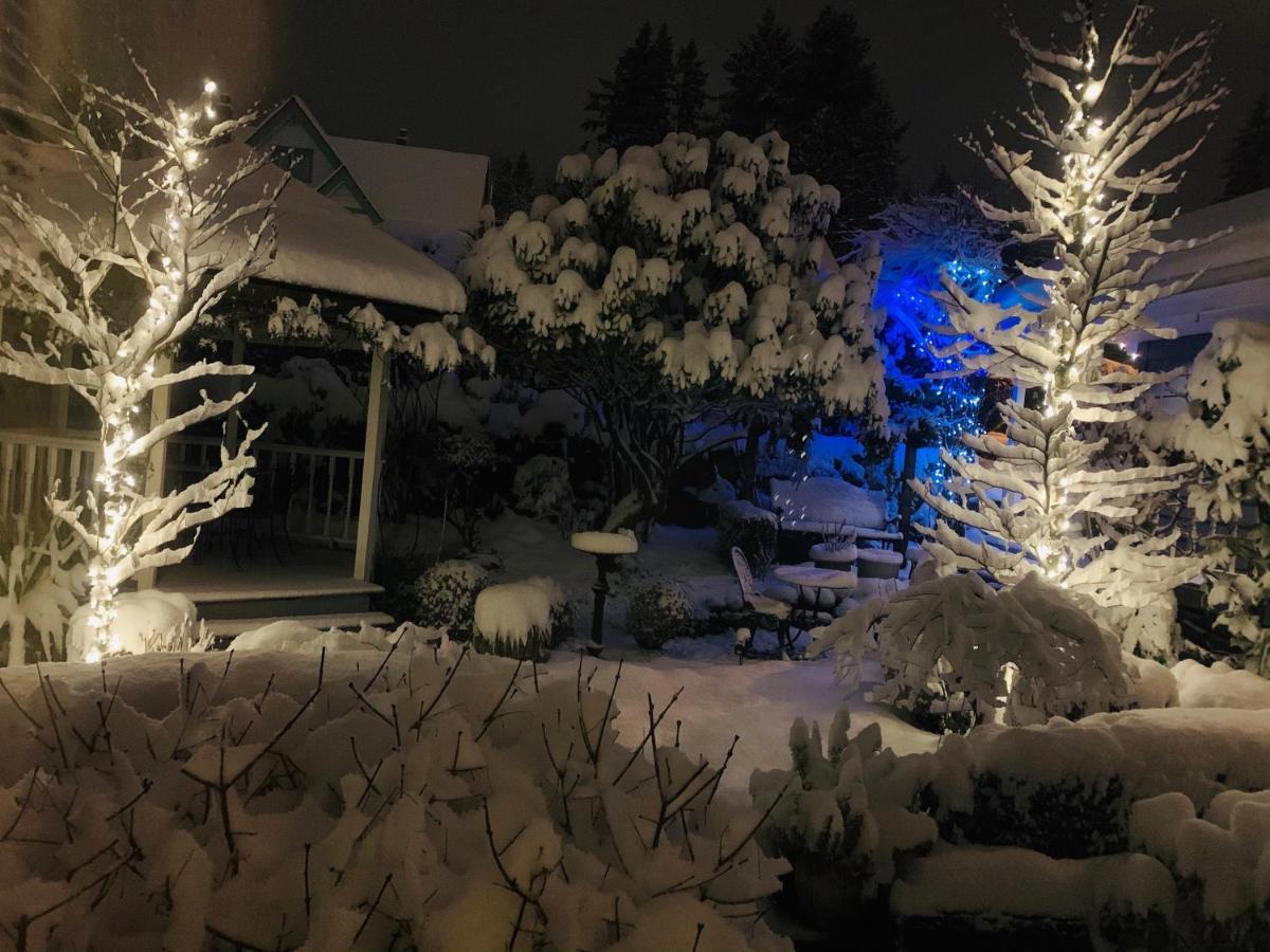 Crystal'S View Bed & Breakfast North Vancouver Exteriör bild